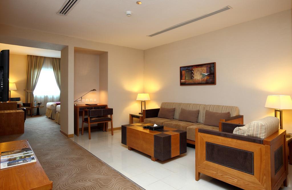 Golden Tulip - Al Jubail Otel Dış mekan fotoğraf