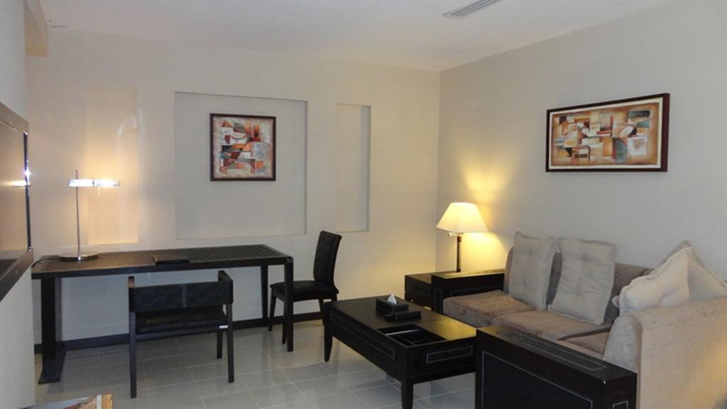Golden Tulip - Al Jubail Otel Oda fotoğraf