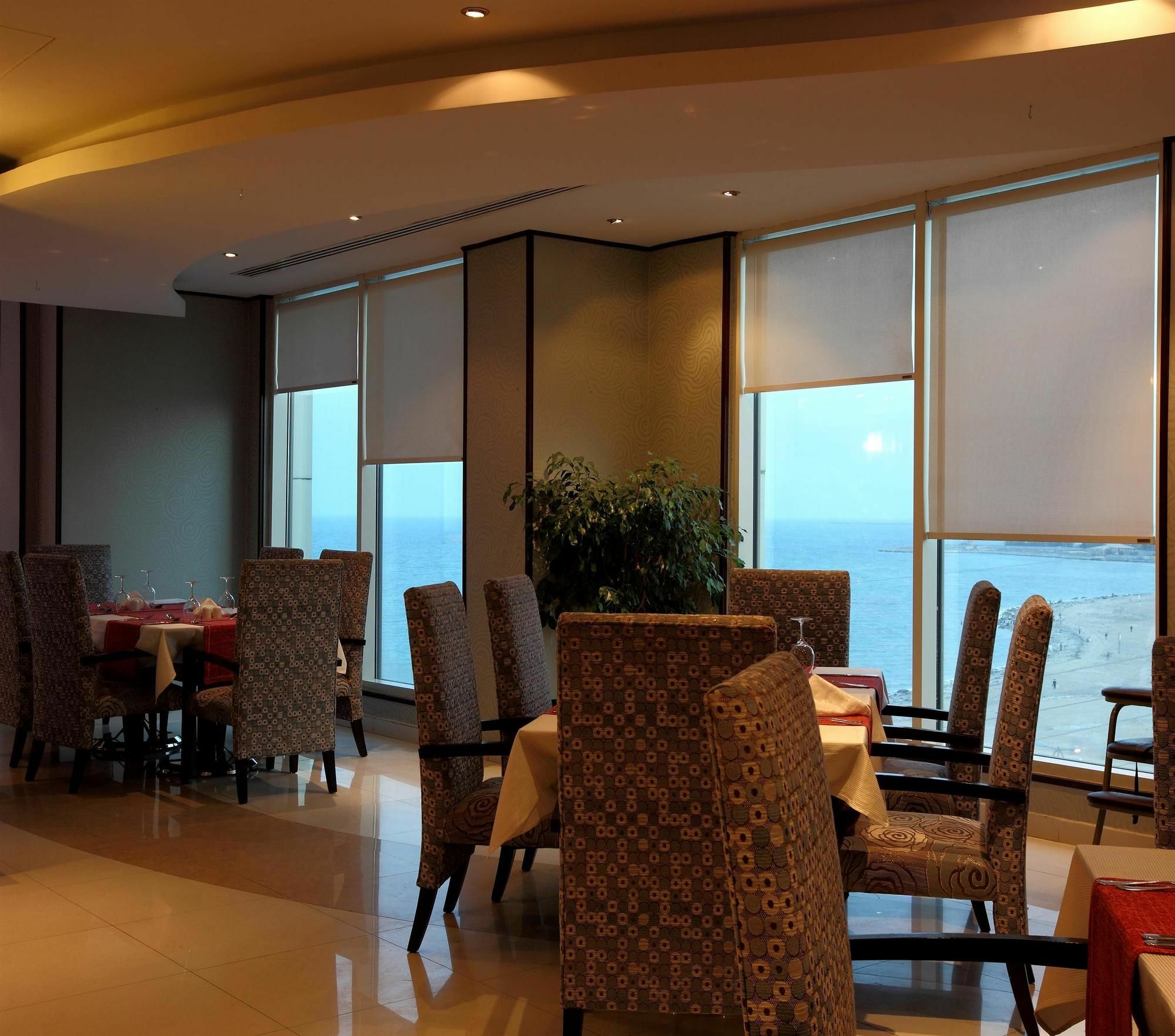 Golden Tulip - Al Jubail Otel Dış mekan fotoğraf