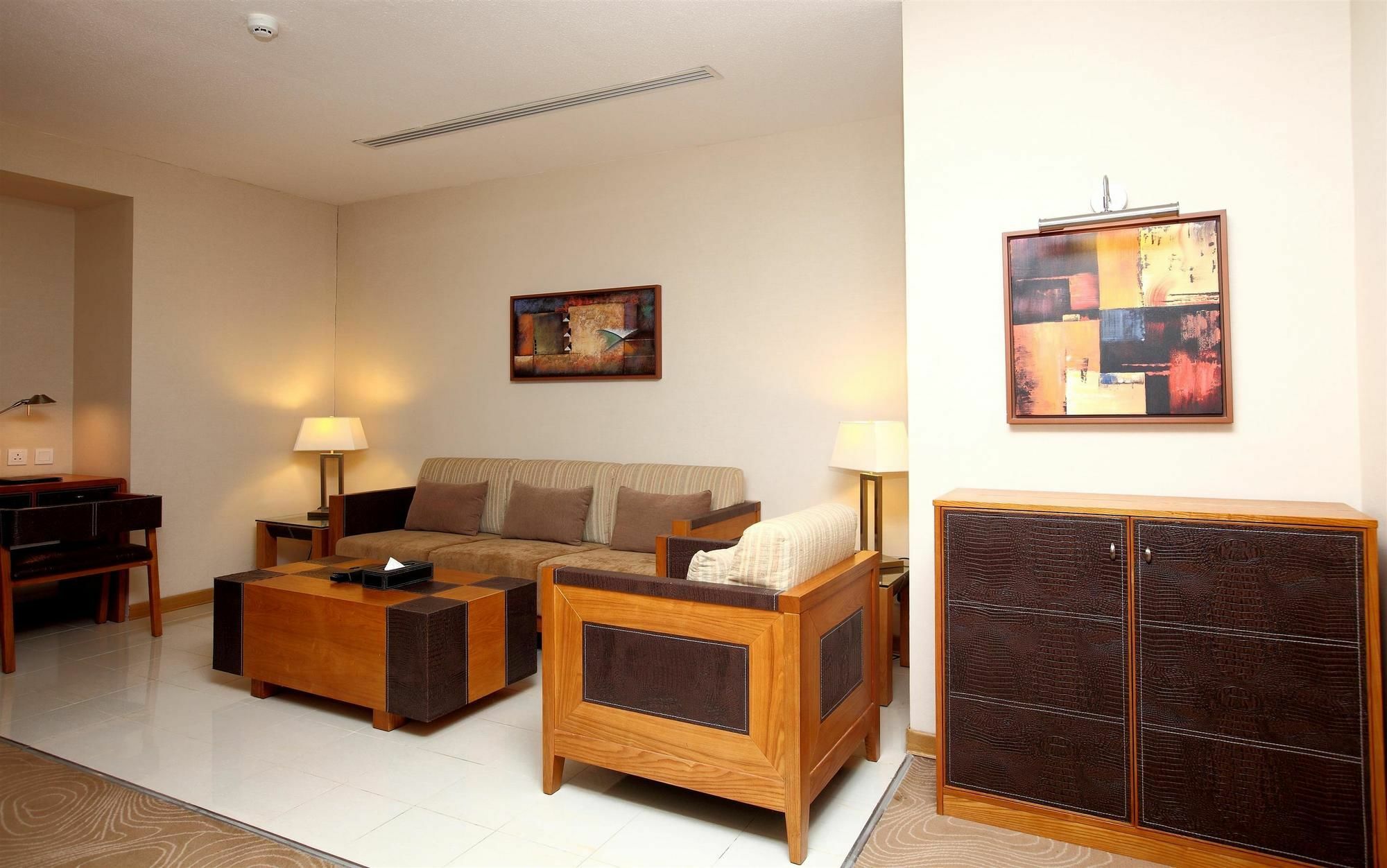 Golden Tulip - Al Jubail Otel Dış mekan fotoğraf