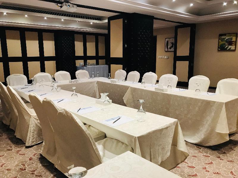 Golden Tulip - Al Jubail Otel Dış mekan fotoğraf